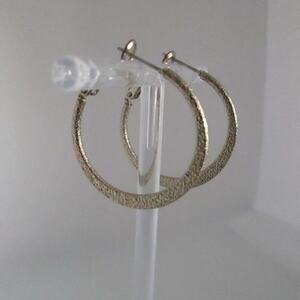 Vintage 80s/90s Gold Tone Hoop Earrings Textured Glitter Finish 1in Latch Back